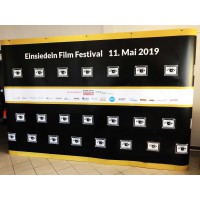 Ścianka POP-UP 5x3 prosta aluminiowa 412×230 cm 20 kg z laminatem UV – stoisko targowe