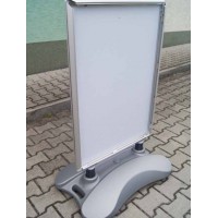 Potykacz Waterbase zewnętrzny A1 84×59,5 cm z kółkami dwustronny – stabilna reklama na chodnik