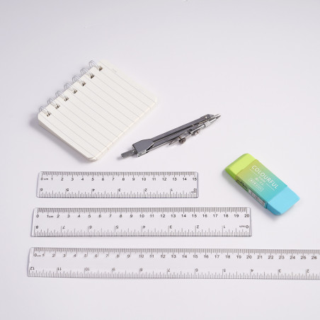 Linijka plastikowa transparentna 30 cm lekka – precyzyjne rysowanie i pomiar