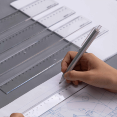 Linijka plastikowa transparentna 60 cm lekka – precyzyjne rysowanie i pomiar