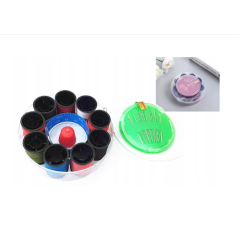 Zestaw krawiecki do szycia w plastikowym pudełku przybornik nici 9x3,5 cm