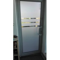 Dekoracyjna folia szroniona matowa szer. 127 cm na wymiar – prywatność i estetyka