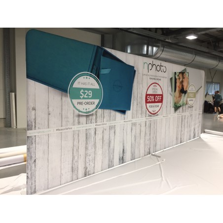 Ścianka tekstylna prosta 400×230 cm z nadrukiem – eleganckie tło na eventy