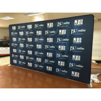 Ścianka tekstylna prosta 600×230 cm z nadrukiem – eleganckie tło na eventy