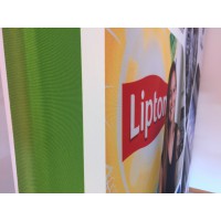 Ścianka tekstylna łukowa Atlantis 400×230 cm z nadrukiem jednostronnym – mobilna prezentacja marki