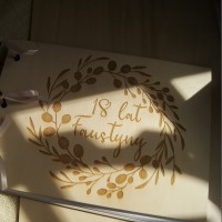 Drewniany album na zdjęcia 30×20 cm 40 stron z grawerem – prezent ślubny lub rodzinny