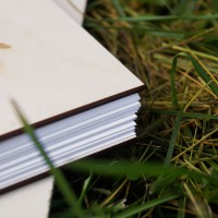 Drewniany album na zdjęcia 30×20 cm 40 stron z grawerem – prezent ślubny lub rodzinny