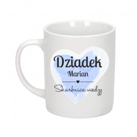 Kubek biały 300 ml 9,5x8 cm z nadrukiem Dziadek skarbnica wiedzy z imieniem – personalizowany prezent