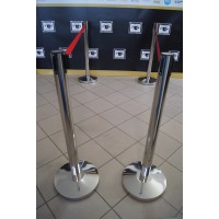 Słupek odgradzający biały 92 cm 225 cm taśma czarna – kontrola ruchu