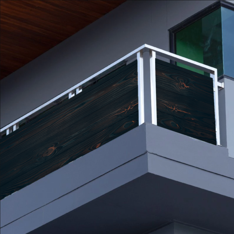 Osłona na balkon - czarne deski
