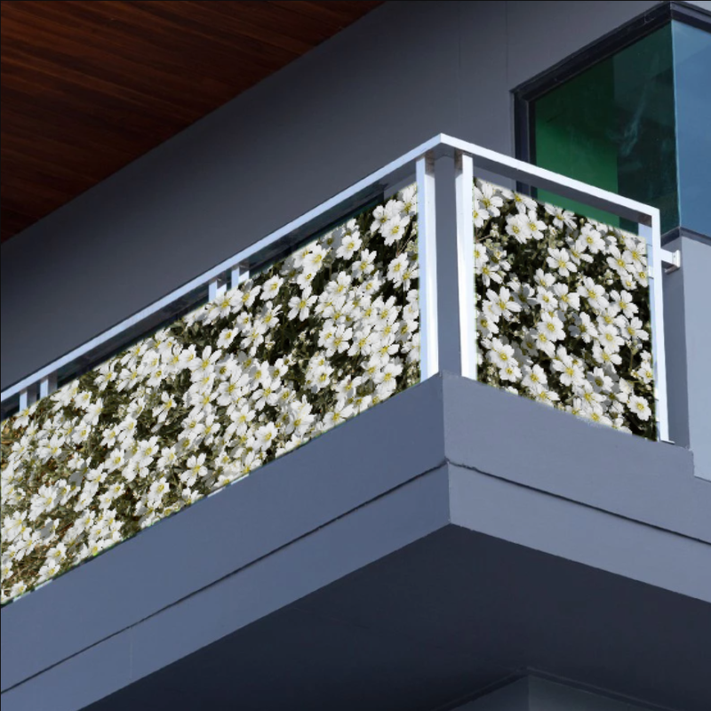 Osłona na balkon - białe kwiatuszki